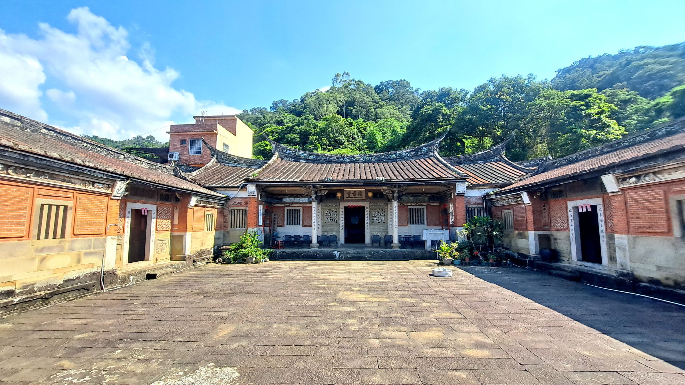 |新竹|【關西鎮。羅屋書院。得月樓。小涼亭大茄苳。南山金城武樹】㊙新竹旅遊景點秘境